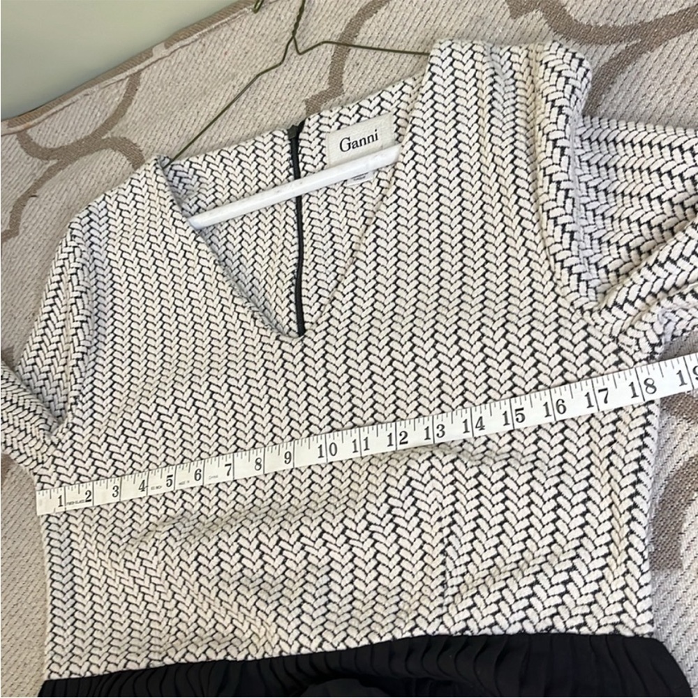 GANNI for Anthropologie textured pleated Black/Cream V-neck dress Large - Picture 6 of 9